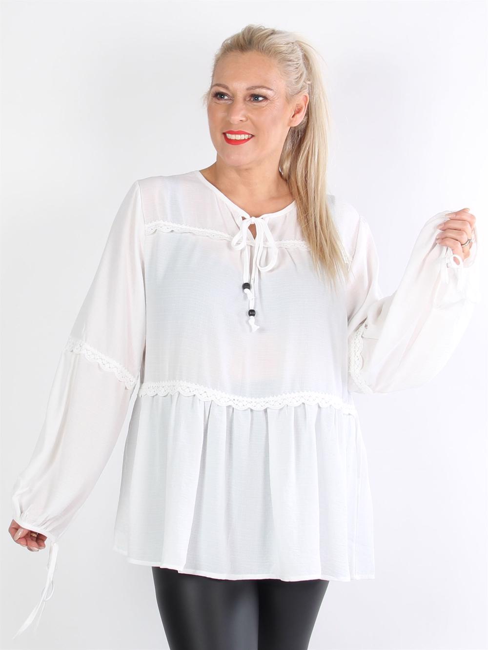 Lilja - Svart tunika med band i halsen och på ärmarna